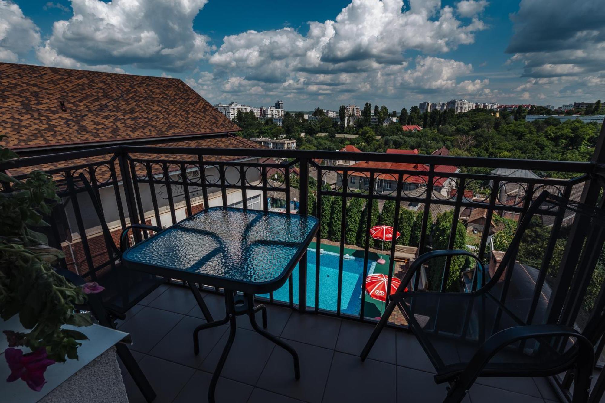 Lolo'S Bliss Hotel Chişinau Exteriör bild