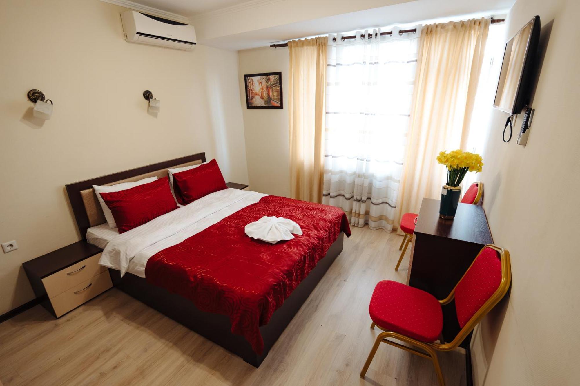 Lolo'S Bliss Hotel Chişinau Exteriör bild