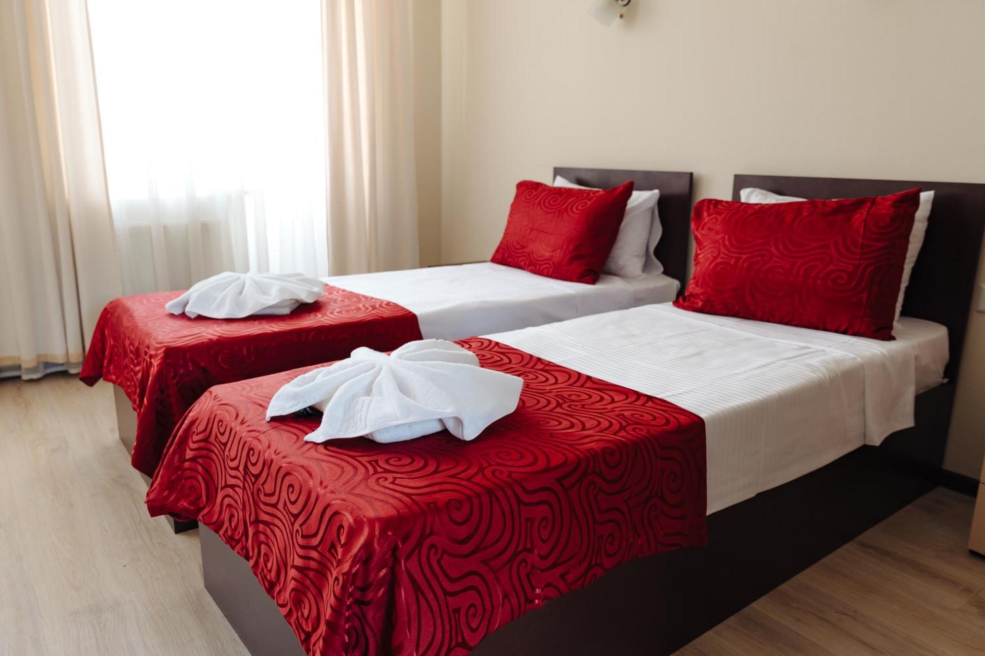 Lolo'S Bliss Hotel Chişinau Exteriör bild