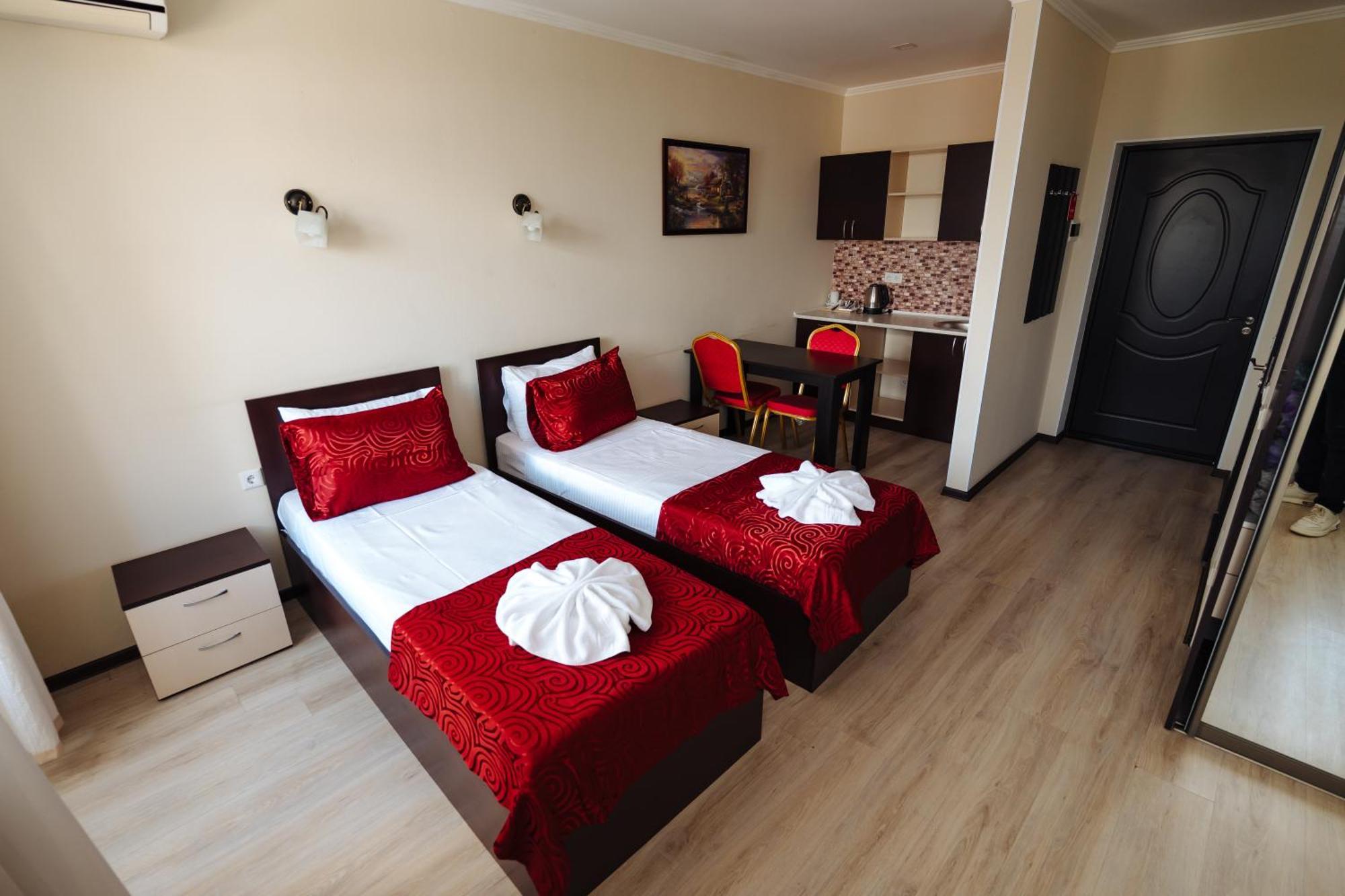 Lolo'S Bliss Hotel Chişinau Exteriör bild