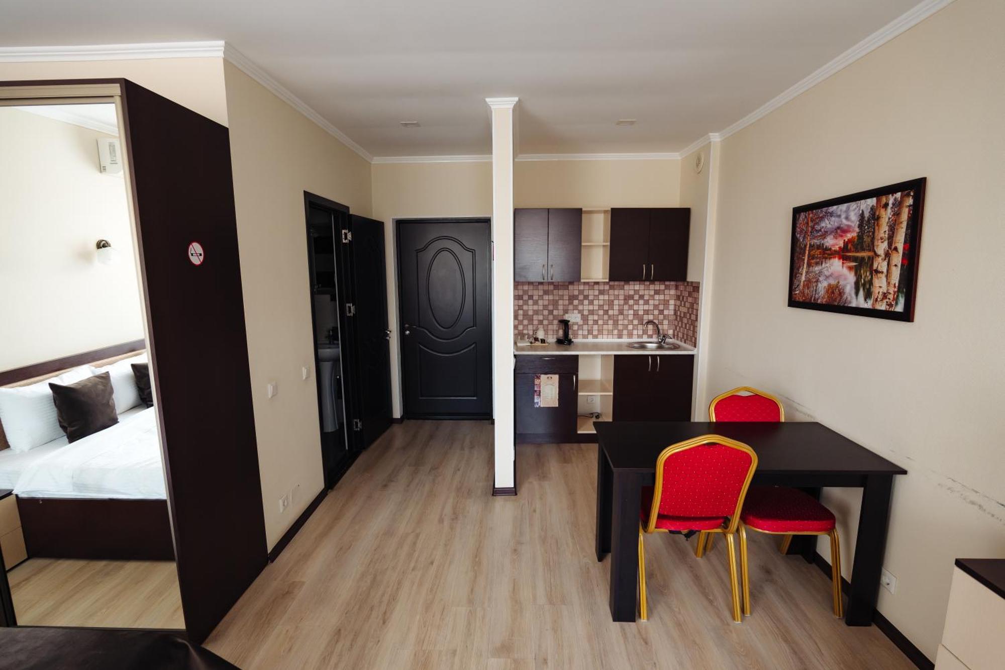 Lolo'S Bliss Hotel Chişinau Exteriör bild