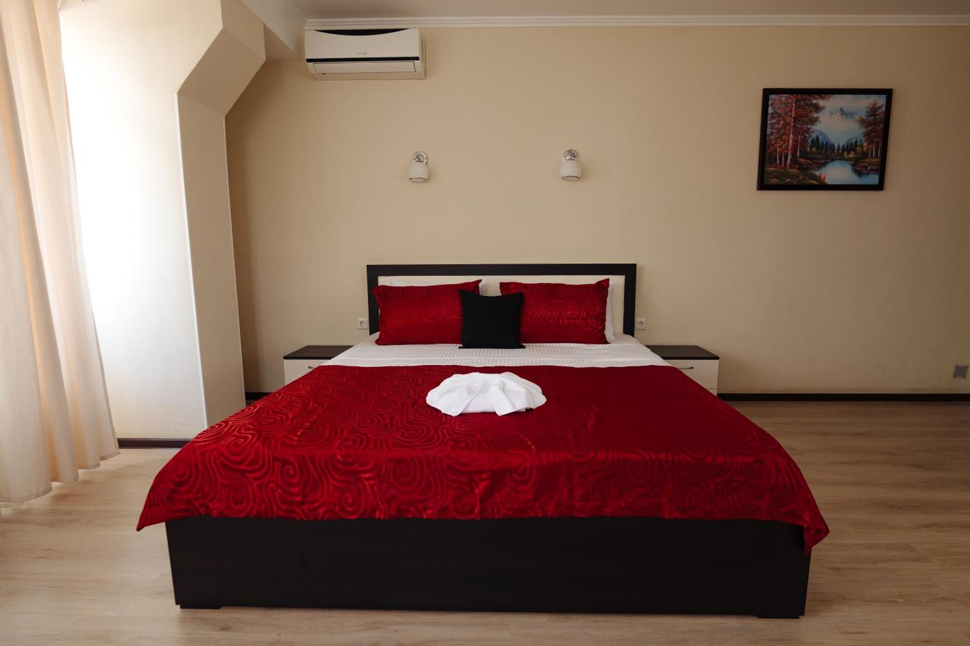 Lolo'S Bliss Hotel Chişinau Exteriör bild